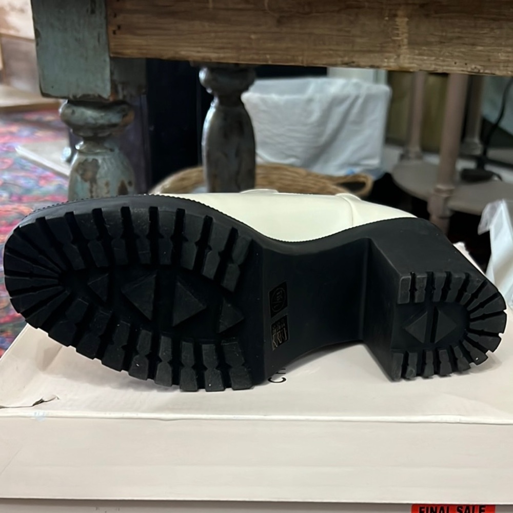 Chinese Laundry White and Black Chunky Heel Chelsea Boots - Picture 3 of 7